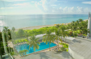 Directly on the Beach with Pool & Ocean View